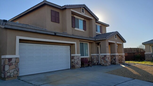 Building Photo - 6 Bed, 3 Bath Victorville Home!!!