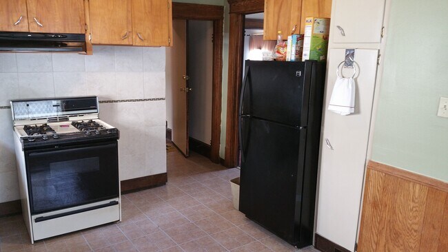 Kitchen - 2240 Manchester Rd
