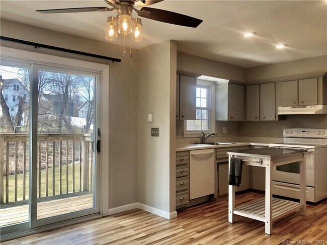 Building Photo - 14 Topstone Dr