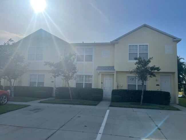 Building Photo - 2990 S Fiske Blvd