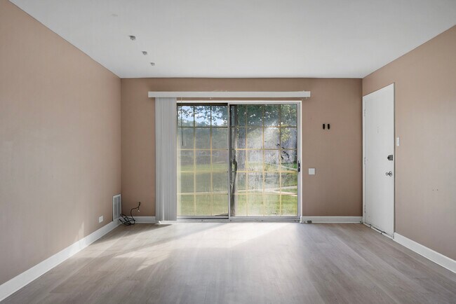 Foto del edificio - 9418 Bay Colony Dr