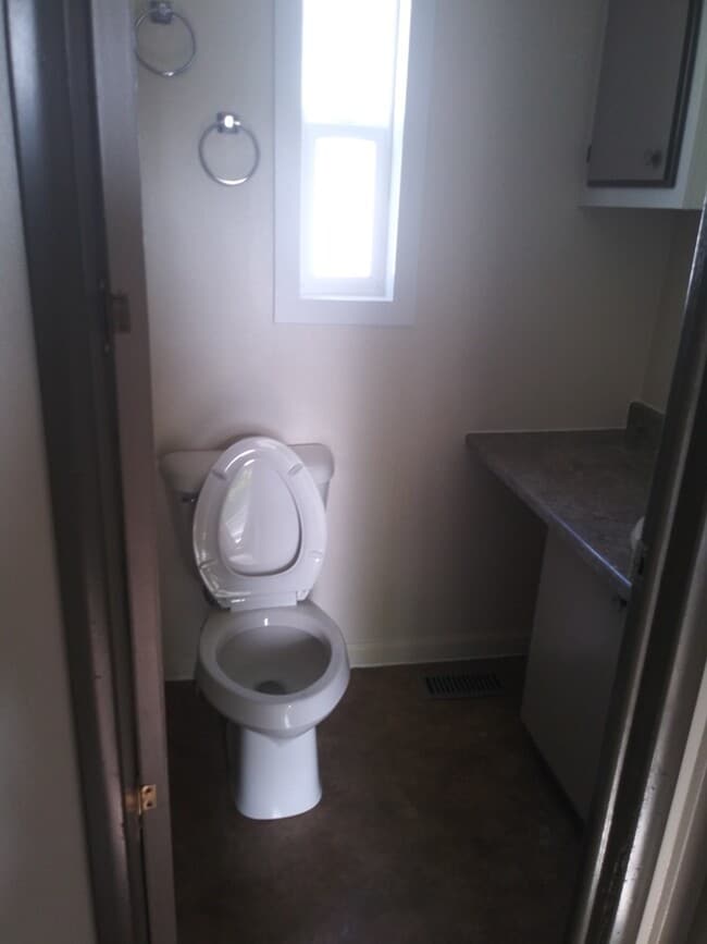 Building Photo - 3 bed 1.5 bath mobile