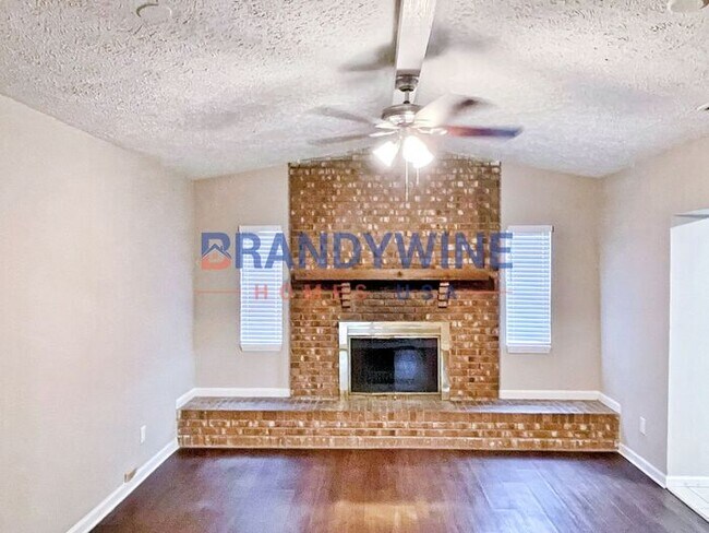 Happy New Year! Move in by 1/15 and get Fe... photo'