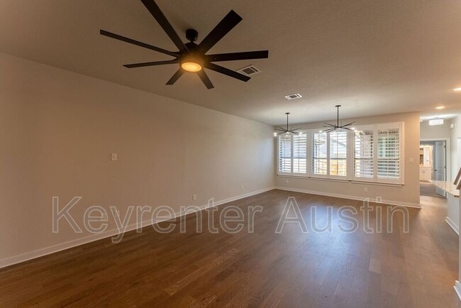 Foto del edificio - 2500 Forest Creek Dr