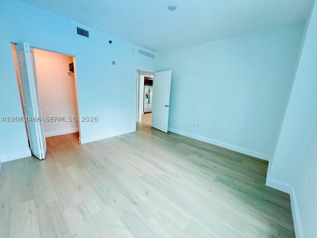 Foto del edificio - 950 Brickell Bay Dr