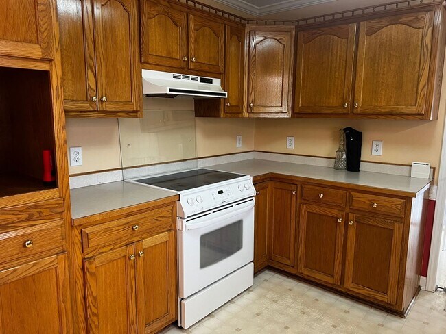 Building Photo - Three bedroom, 2 bath house in Gibsonville