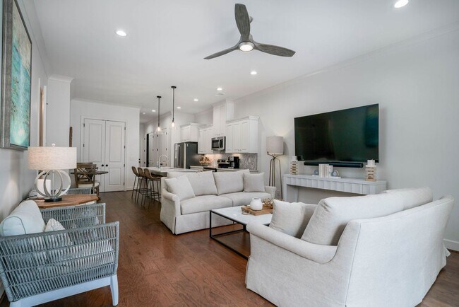 Foto del edificio - Beautiful 3 Bed 3.5 Bath Available Fall 2026! Move in Possible Prior to August!