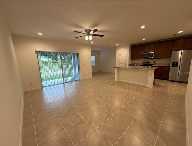 Building Photo - 215 Glass Onion Dr