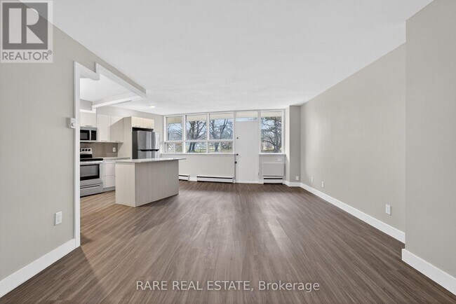 Building Photo - 4340 Bloor St W