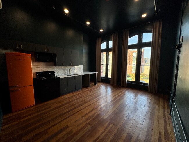 215 N Main St