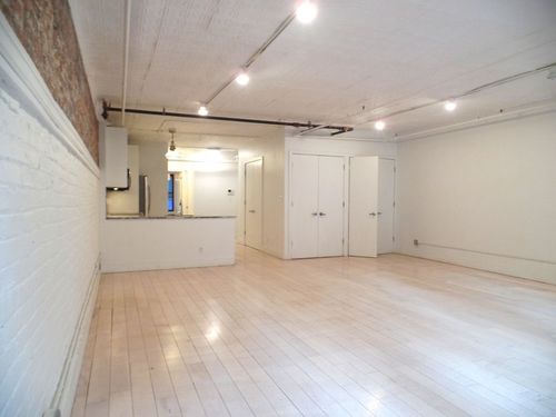 Building Photo - 39 Bleecker St