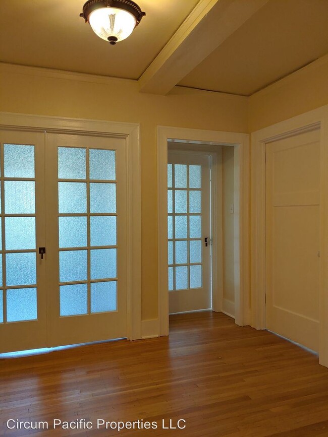 Building Photo - 1429 SW 14th Ave