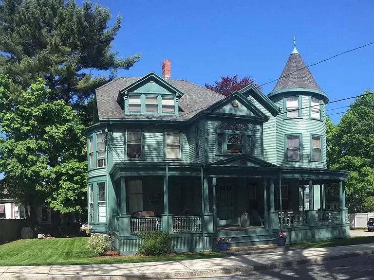 283 Vinton St Unit A, Melrose, MA 02176 Apartments in Melrose, MA