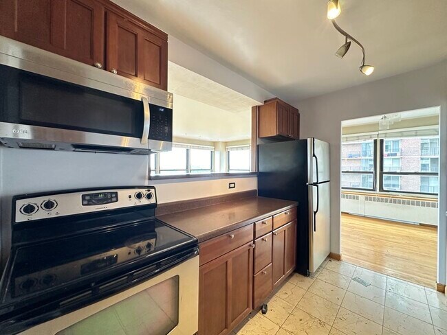 Foto del edificio - 4180 N Marine Dr