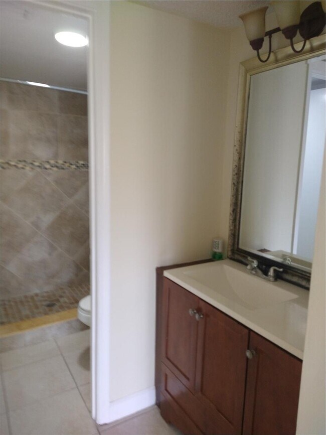 Building Photo - 8395 Royal Palm Blvd