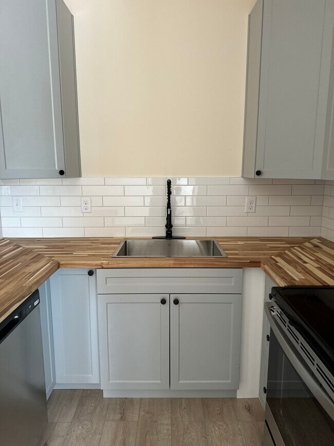 2221 Union St Unit A, Klamath Falls, OR 97601 Apartments in Klamath