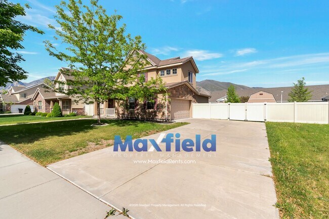 Building Photo - Springville 3BD 2.5 BA 2 GAR - Storage She...