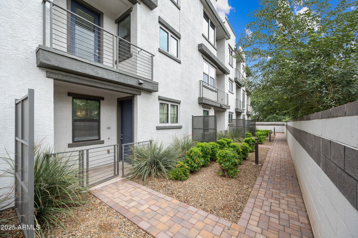 Foto principal - 2090 S Dorsey Ln