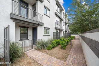 Building Photo - 2090 S Dorsey Ln