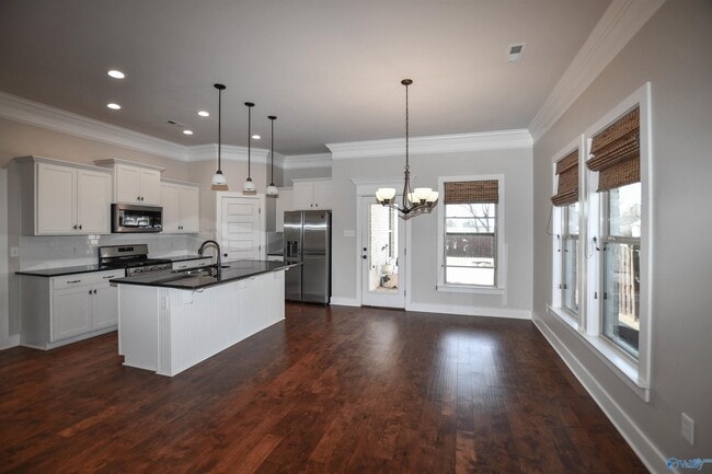 Building Photo - 119 Innocent Trl