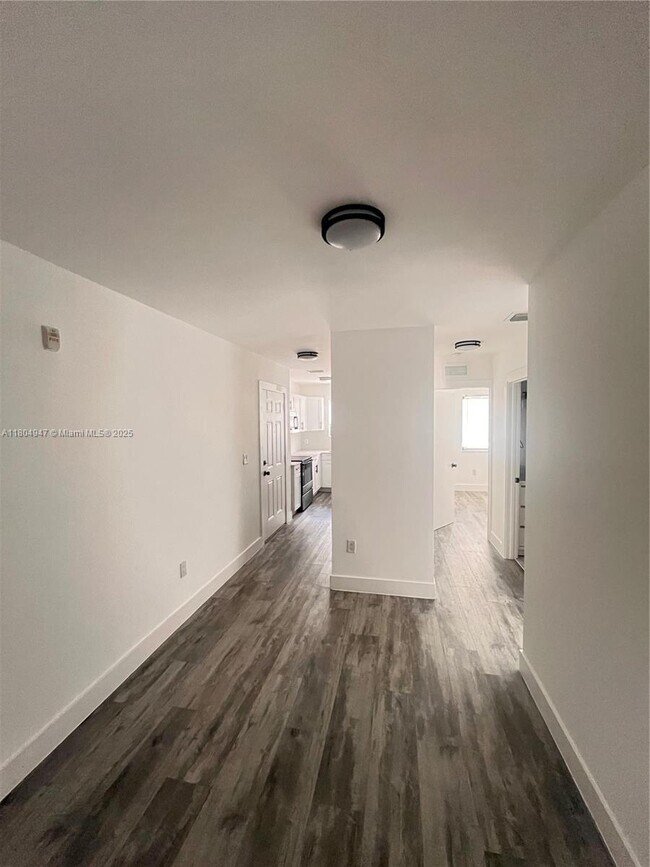 Foto del edificio - 3417 NW 22nd Ave