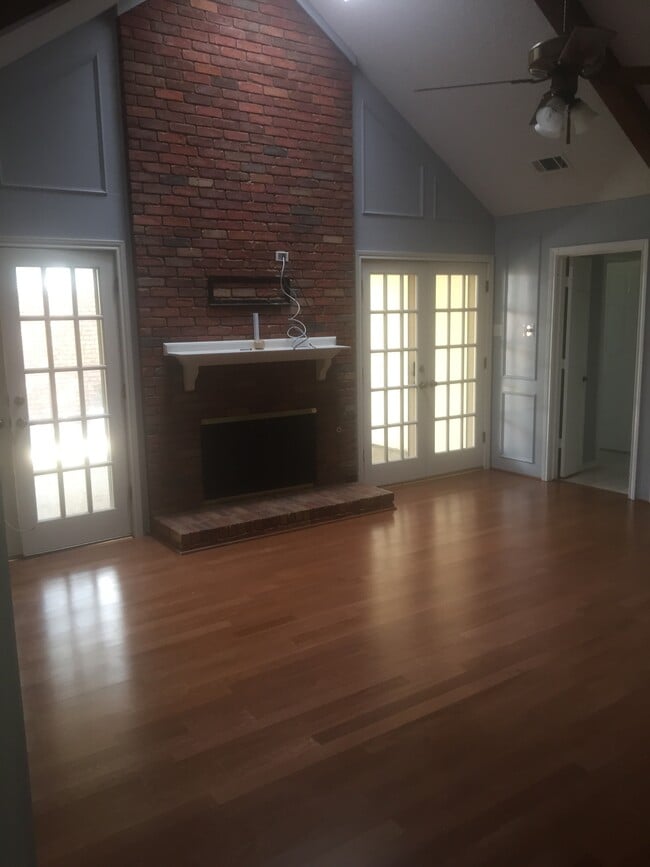 Foto del edificio - 2738 Hickory Bend Dr
