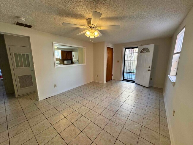 Foto del edificio - 1833 Hubbard St