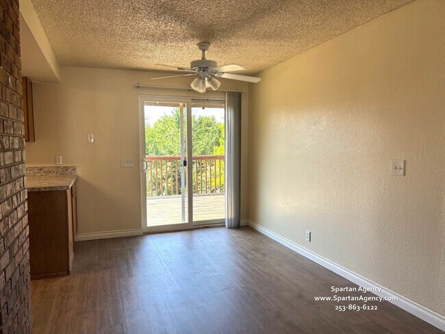 Foto del edificio - 15818 Elm St E