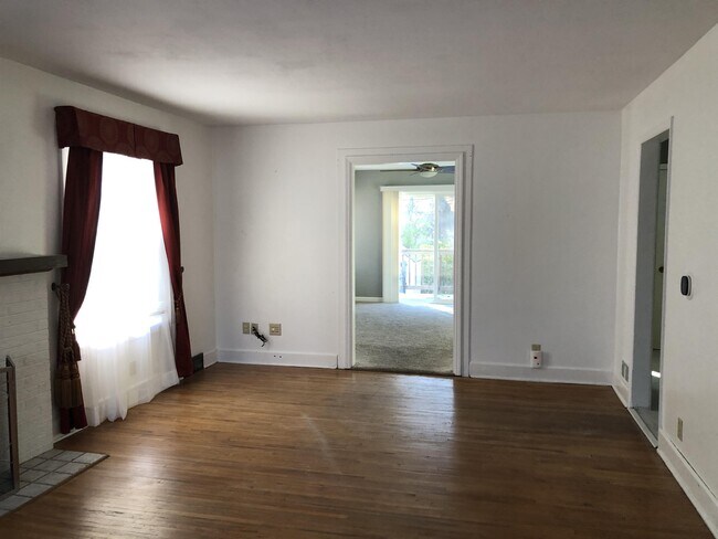 Building Photo - 1340 S Benson Blvd