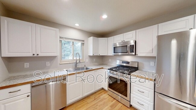 Building Photo - 635 Quebec St