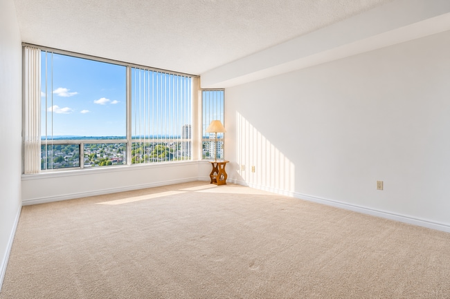 Building Photo - Suite 1103-330 Alton Towers Circle