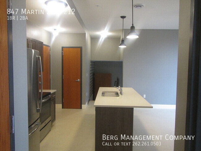 Building Photo - 847 Martin St