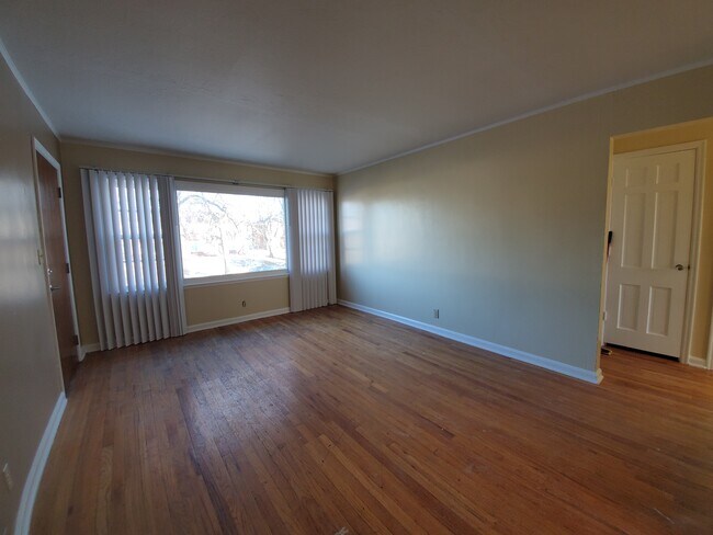 Building Photo - 307 S 47th St