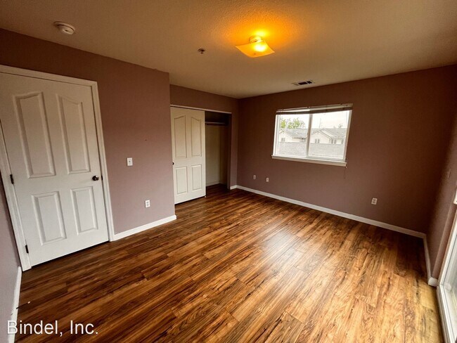 Building Photo - 2 br, 1.5 bath House - 2945 Rainbow LN
