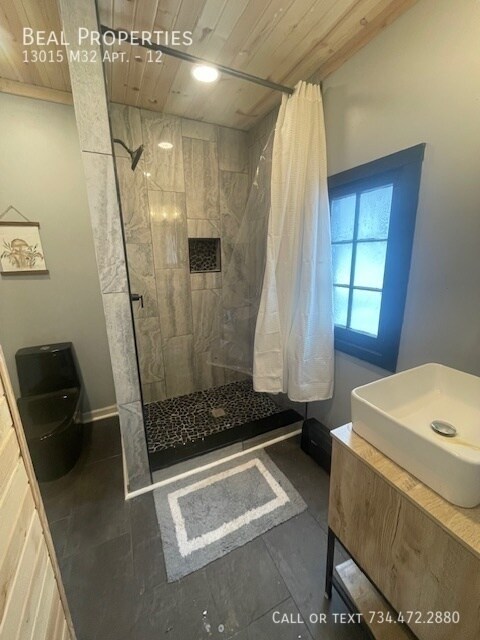 Building Photo - 13015 M32 Apt.-12