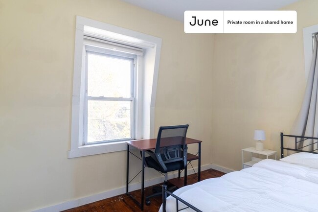 Building Photo - Room in Shared 5 bed/1 bath home in Allston