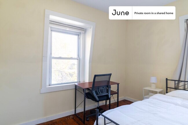Foto del edificio - Room in Shared 5 bed/1 bath home