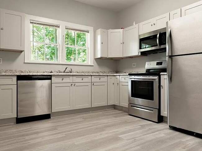 Kitchen - 209 S Haugh Ave