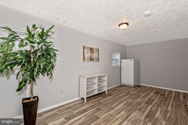 Foto del edificio - 577 W Diamond Ave