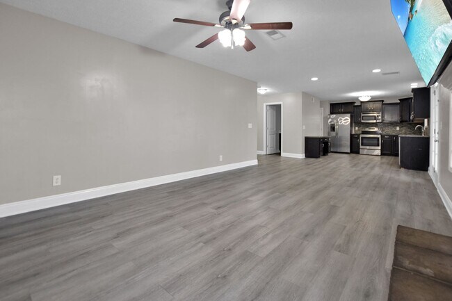 Foto del edificio - Pet Friendly Four Bedroom!