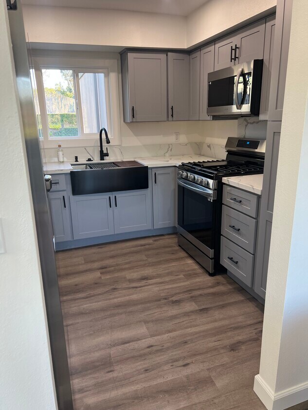 Building Photo - 1104 Cleghorn Dr