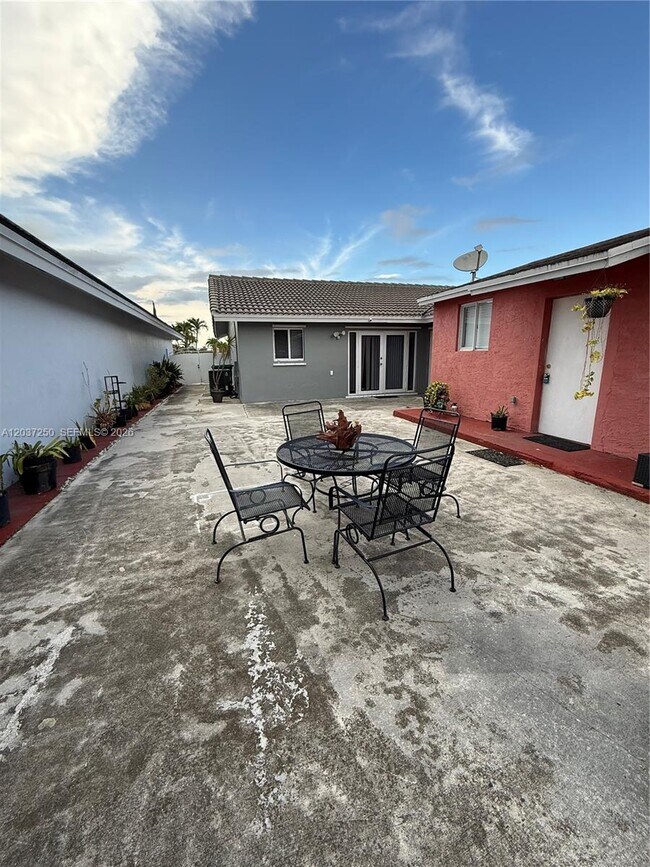 Foto del edificio - 14770 SW 60th St