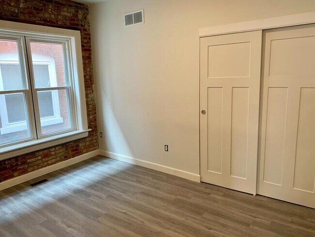 Foto del edificio - 1420 Union Blvd