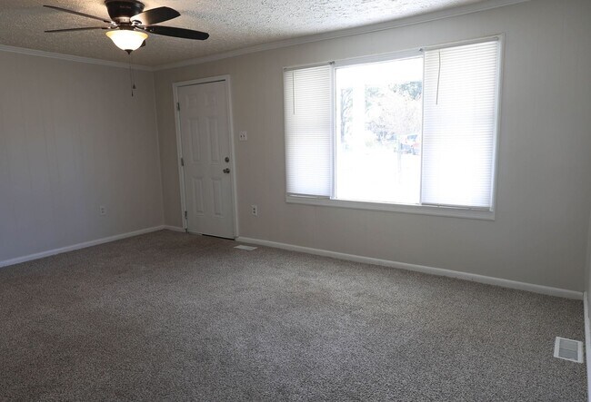 Foto del edificio - Charming 3 Bedroom Brick Home