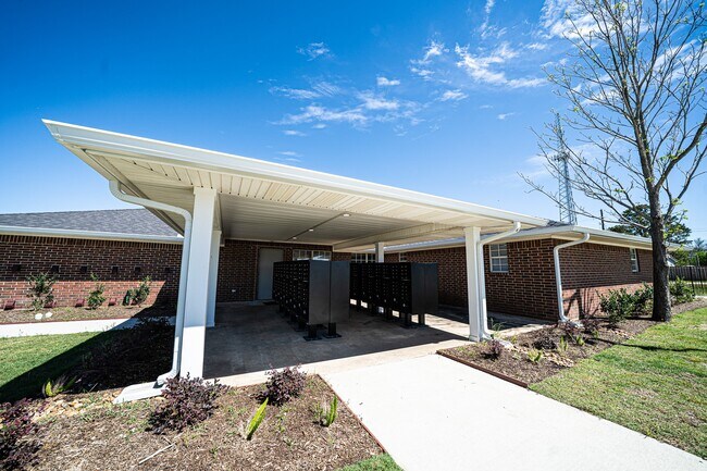 Foto del edificio - 242 Ulrich Ln