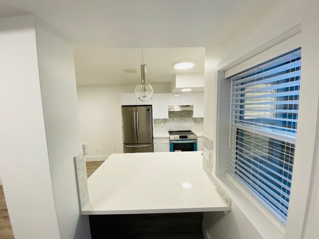 Building Photo - 670 Lombard St