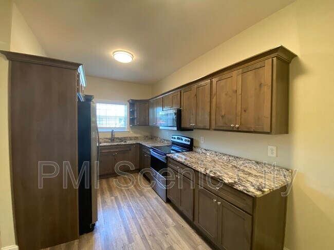 Foto del edificio - 5977 Commons Ln NE