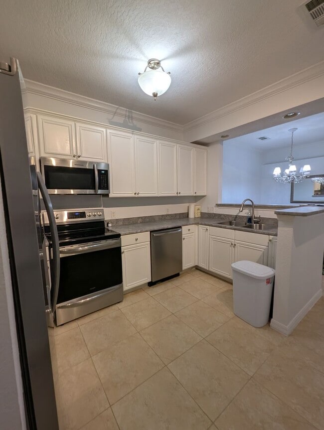 Building Photo - Campus View 202