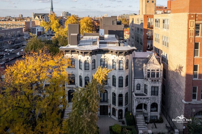 Foto del edificio - Luxurious Penthouse Retreat in the Heart of Chicago's Desirable Near West Side