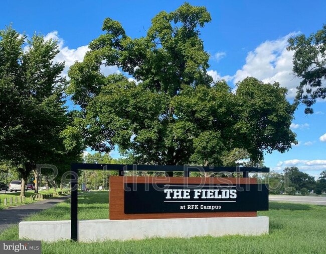 Photo - 2005 Gales St NE House